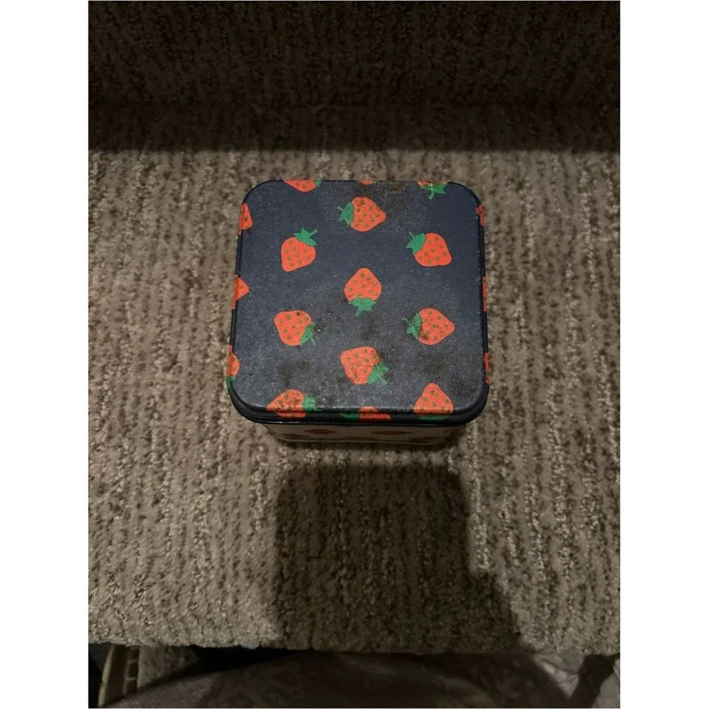 Potpourri Press vintage Tin with Coasters
